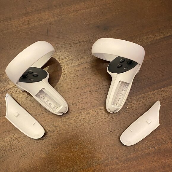 Meta Quest 2 Controllers - Picture 4 of 4